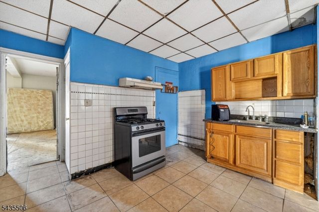 366 7th Ave W, Newark City, NJ 07107