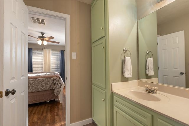 106 North Hills Circle, Franklin, TX 77856