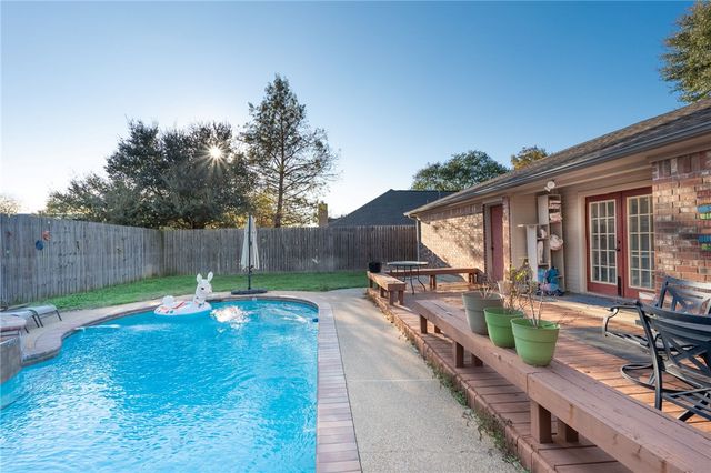 106 North Hills Circle, Franklin, TX 77856