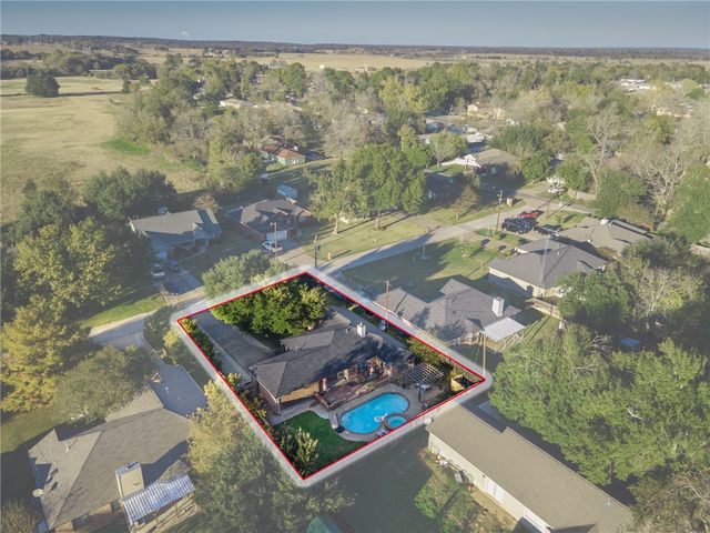 106 North Hills Circle, Franklin, TX 77856