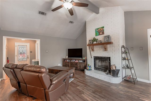 106 North Hills Circle, Franklin, TX 77856