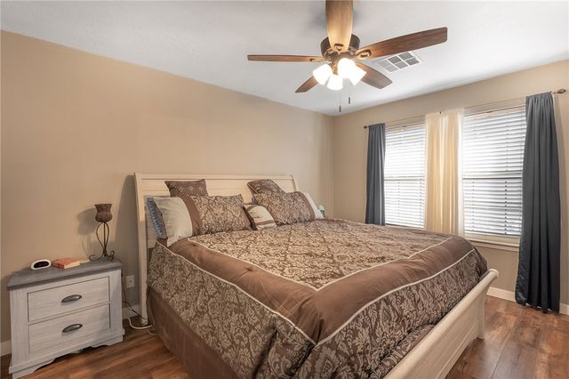 106 North Hills Circle, Franklin, TX 77856