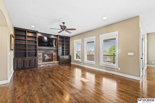 10122 S 124 Street, Papillion, NE 68046
