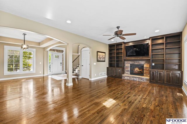 10122 S 124 Street, Papillion, NE 68046