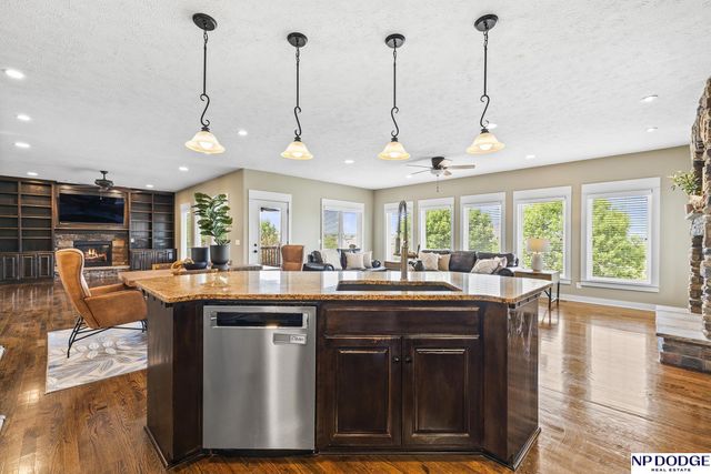 10122 S 124 Street, Papillion, NE 68046
