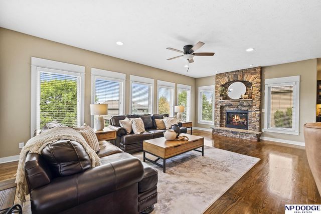 10122 S 124 Street, Papillion, NE 68046