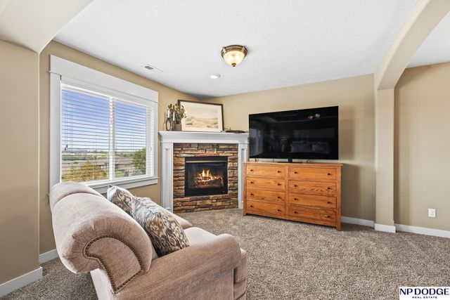 10122 S 124 Street, Papillion, NE 68046