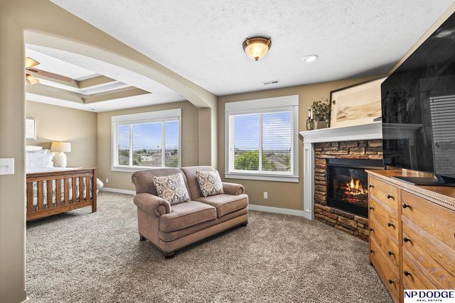 10122 S 124 Street, Papillion, NE 68046