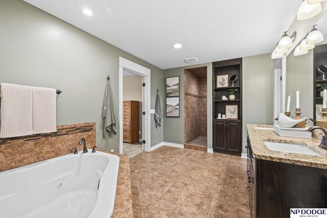 10122 S 124 Street, Papillion, NE 68046
