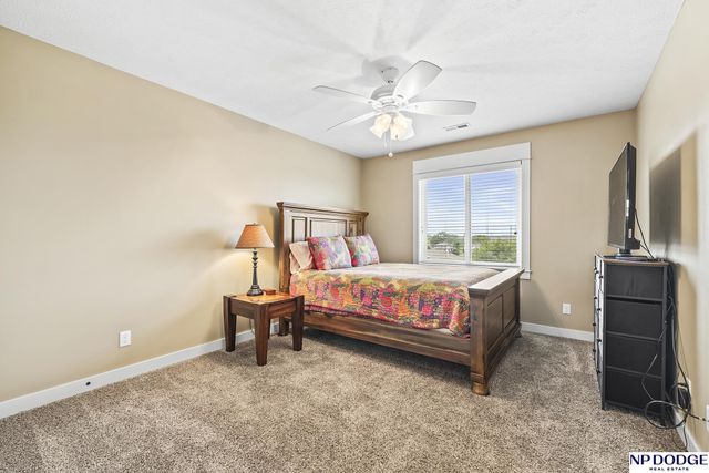 10122 S 124 Street, Papillion, NE 68046