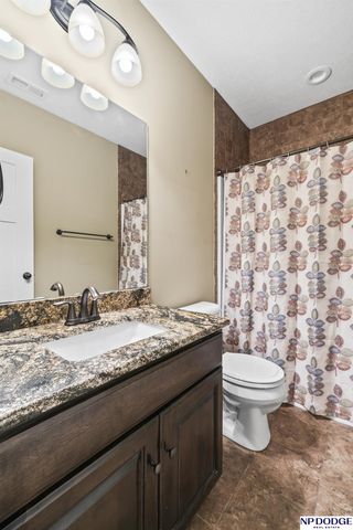 10122 S 124 Street, Papillion, NE 68046