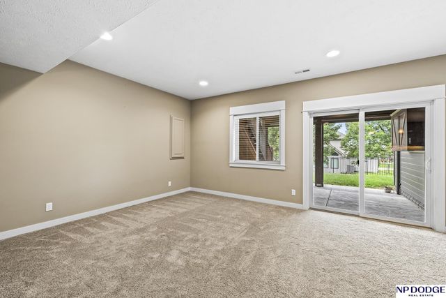 10122 S 124 Street, Papillion, NE 68046