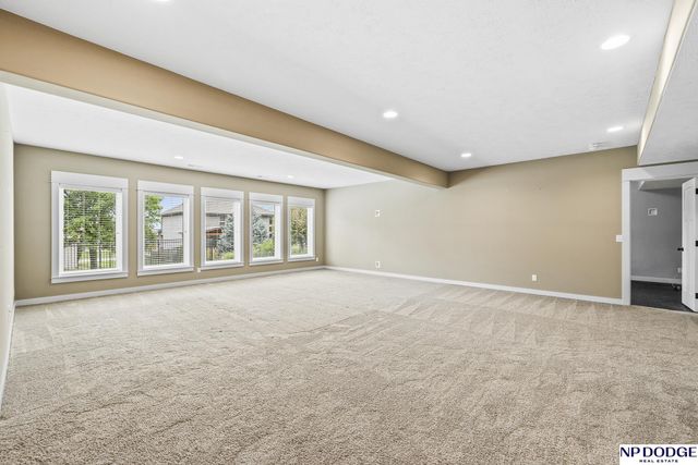 10122 S 124 Street, Papillion, NE 68046