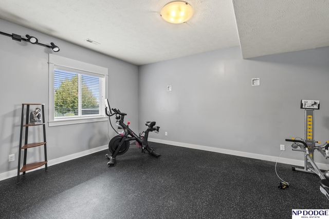10122 S 124 Street, Papillion, NE 68046