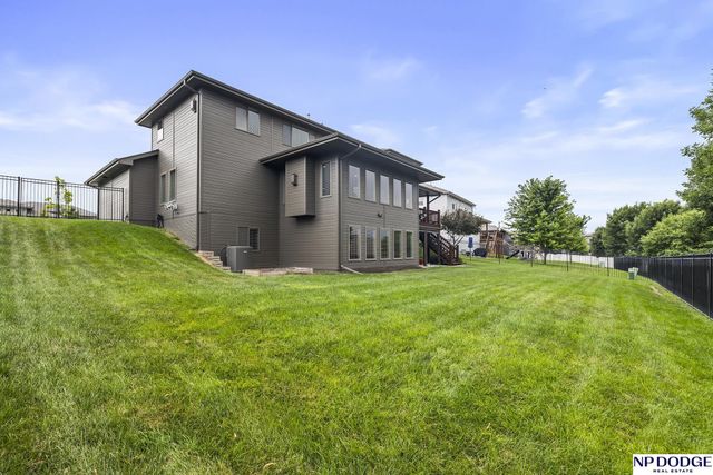 10122 S 124 Street, Papillion, NE 68046