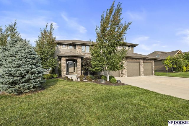 10122 S 124 Street, Papillion, NE 68046