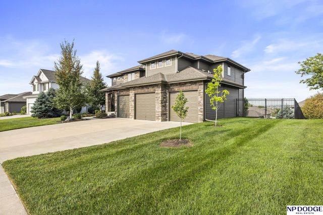 10122 S 124 Street, Papillion, NE 68046