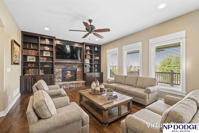 10122 S 124 Street, Papillion, NE 68046