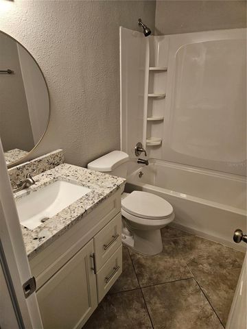 2744 HIDDEN LAKE BOULEVARD C, Sarasota, FL 34237