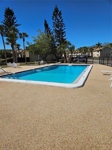 2744 HIDDEN LAKE BOULEVARD C, Sarasota, FL 34237