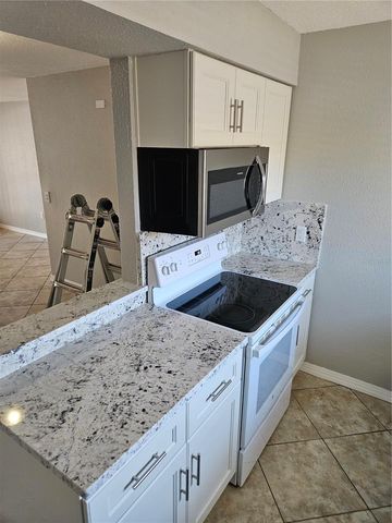 2744 HIDDEN LAKE BOULEVARD C, Sarasota, FL 34237