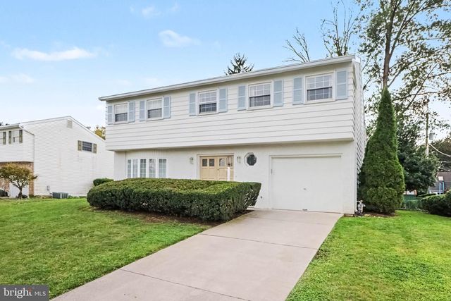 7 CENTER DR, Camp Hill, PA 17011