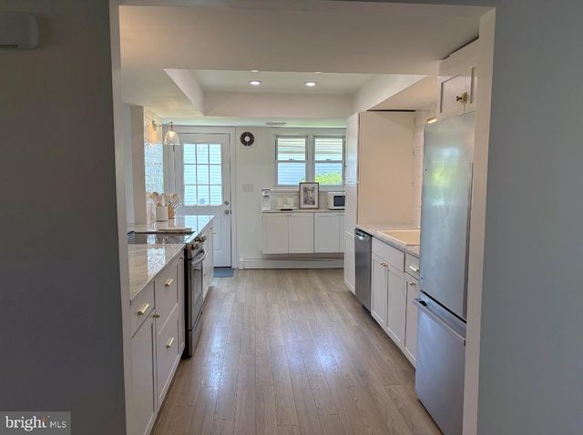 7 CENTER DR, Camp Hill, PA 17011