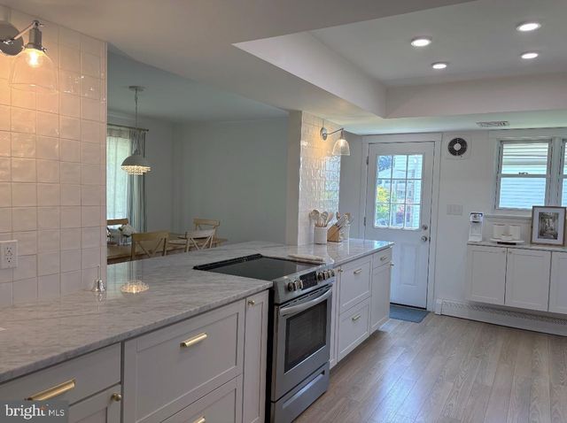 7 CENTER DR, Camp Hill, PA 17011
