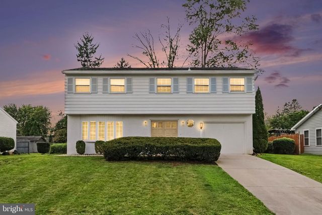 7 CENTER DR, Camp Hill, PA 17011