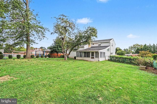 7 CENTER DR, Camp Hill, PA 17011