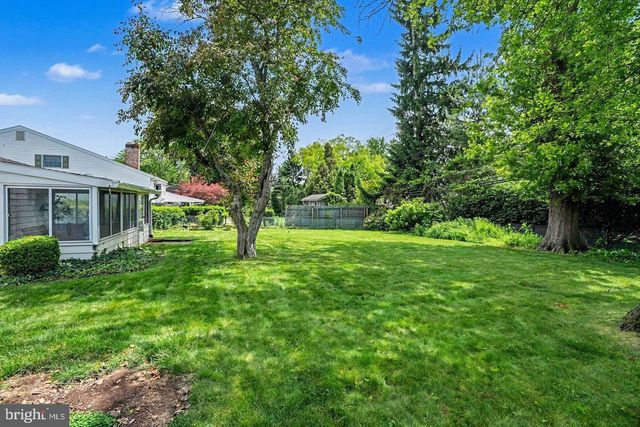 7 CENTER DR, Camp Hill, PA 17011