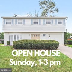 7 CENTER DR, Camp Hill, PA 17011