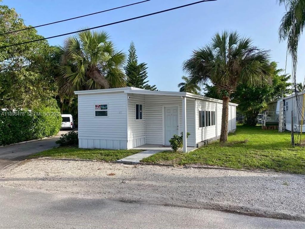 877 NE 63rd Street, Fort Lauderdale, FL 33334