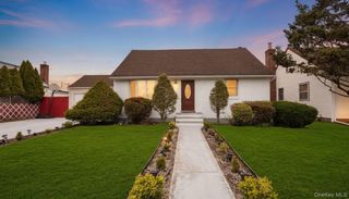 21 Linden Boulevard, Hicksville, NY 11801