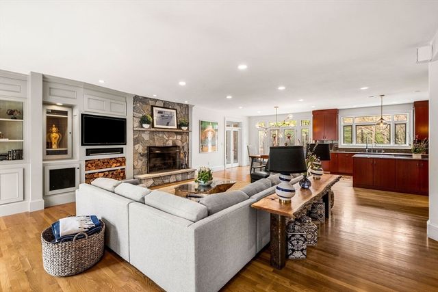 48 Candlewood Dr, Topsfield, MA 01983