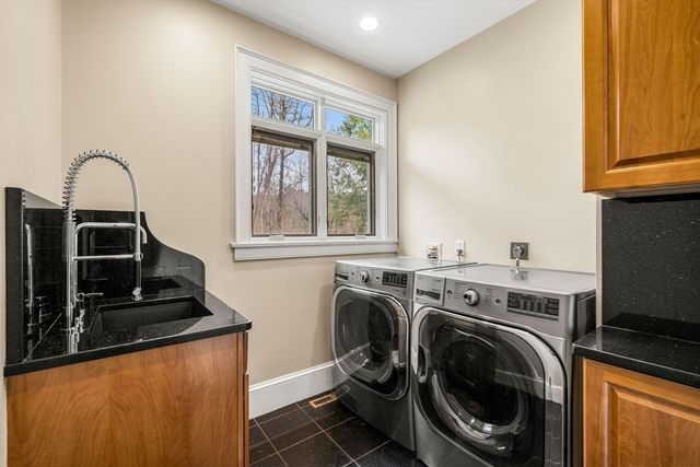 48 Candlewood Dr, Topsfield, MA 01983