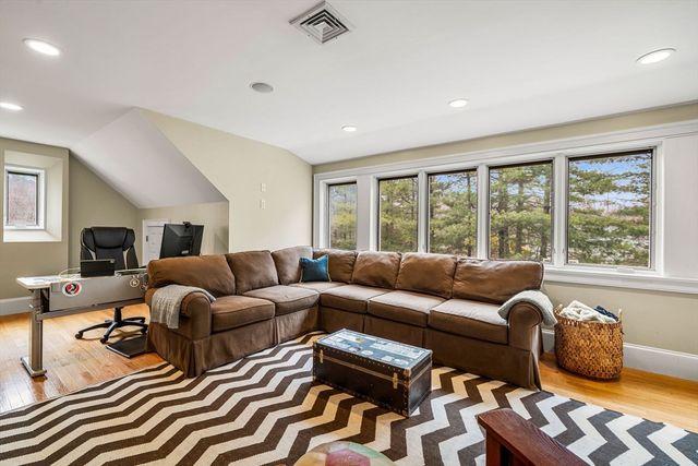 48 Candlewood Dr, Topsfield, MA 01983