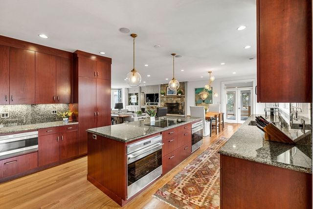 48 Candlewood Dr, Topsfield, MA 01983