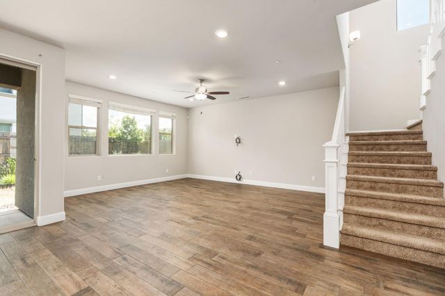 1396 E Via Prato Drive, Fresno, CA 93730
