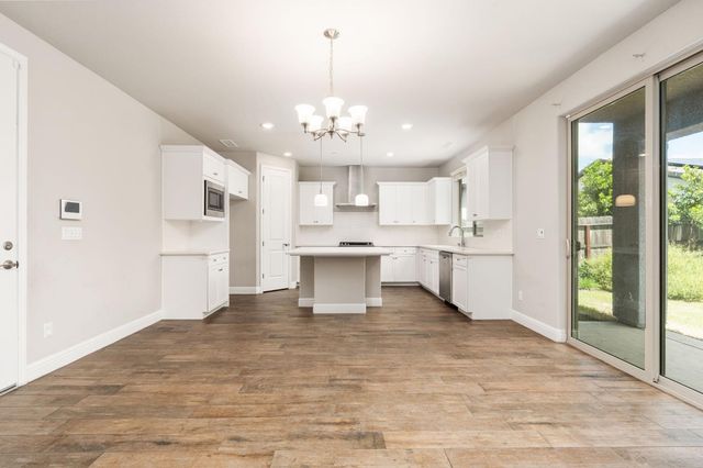 1396 E Via Prato Drive, Fresno, CA 93730