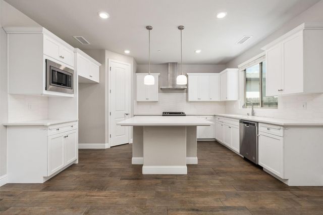 1396 E Via Prato Drive, Fresno, CA 93730