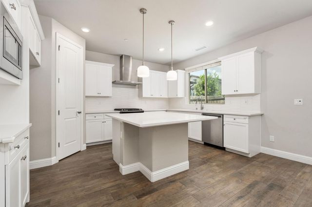 1396 E Via Prato Drive, Fresno, CA 93730