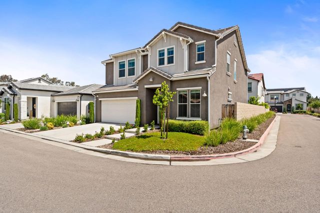 1396 E Via Prato Drive, Fresno, CA 93730