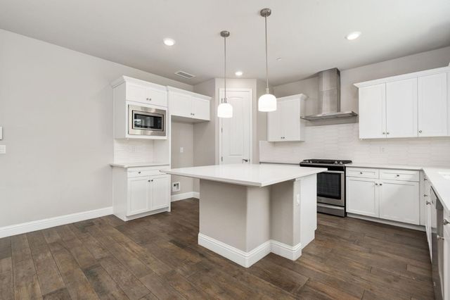 1396 E Via Prato Drive, Fresno, CA 93730
