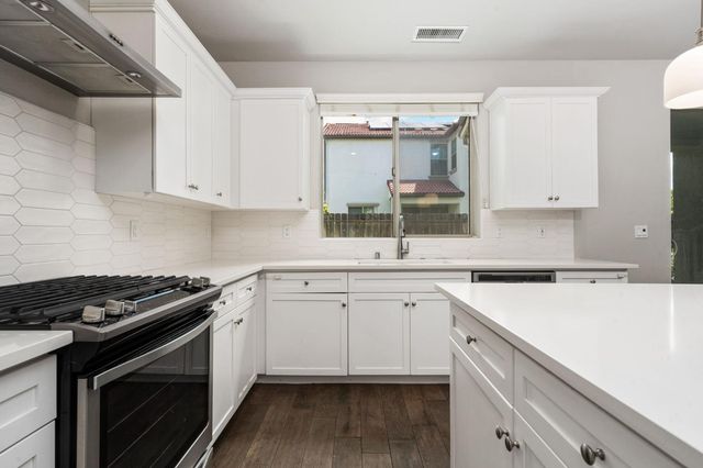 1396 E Via Prato Drive, Fresno, CA 93730