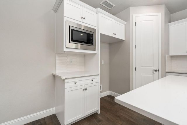 1396 E Via Prato Drive, Fresno, CA 93730