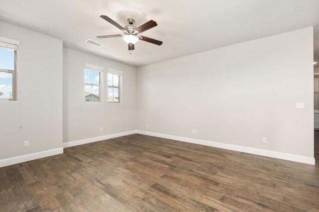 1396 E Via Prato Drive, Fresno, CA 93730