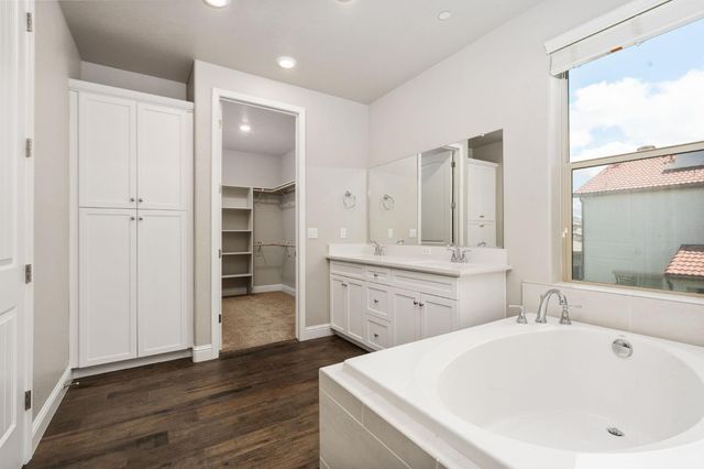 1396 E Via Prato Drive, Fresno, CA 93730