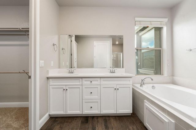 1396 E Via Prato Drive, Fresno, CA 93730