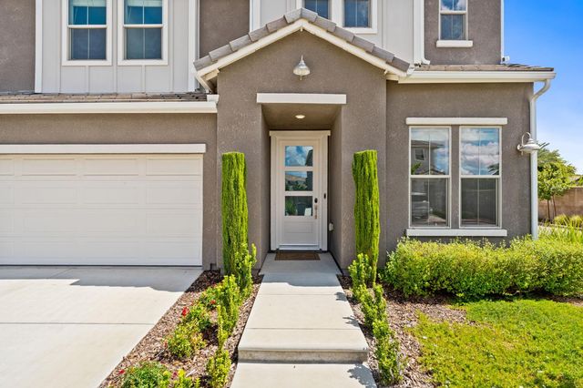 1396 E Via Prato Drive, Fresno, CA 93730